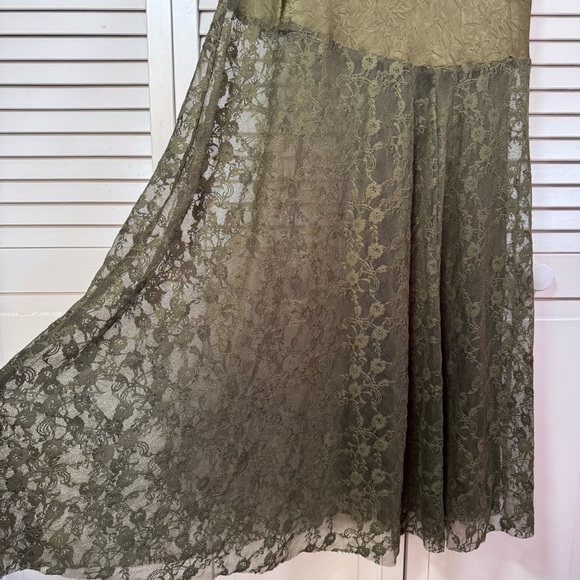Ebby And I Satin Spaghetti Strap Maxi Dress Khaki Green Lace Trim Size 8 NEW - Picture 5 of 10
